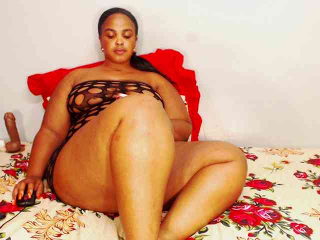 DivineBootyxxx webcam