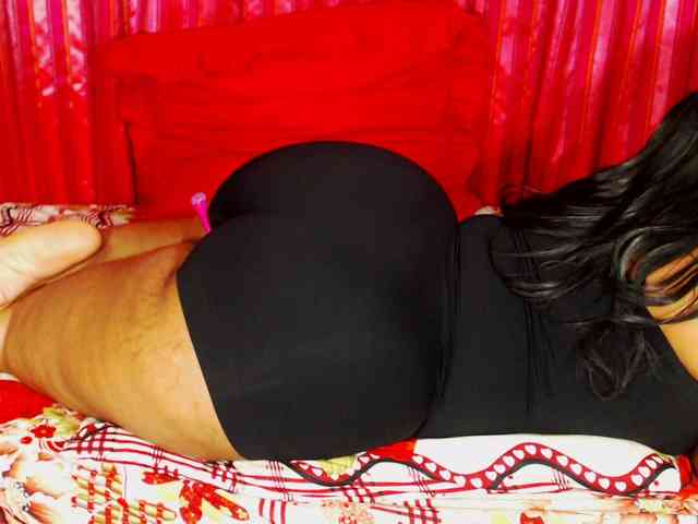 DivineBootyxxx webcam