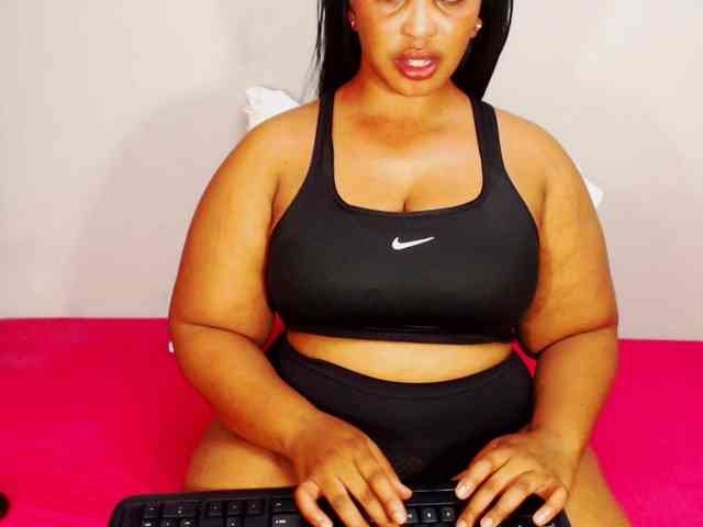 DivineBootyxxx webcam