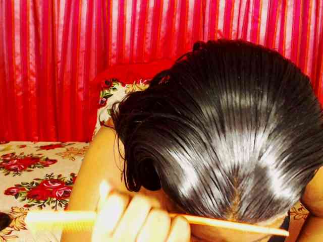 DivineBootyxxx webcam