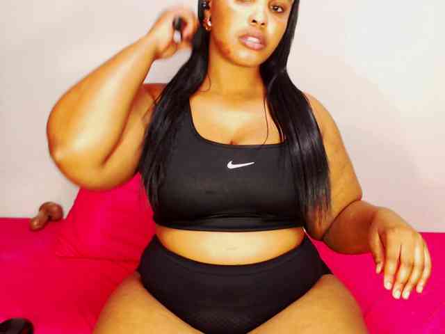 DivineBootyxxx webcam