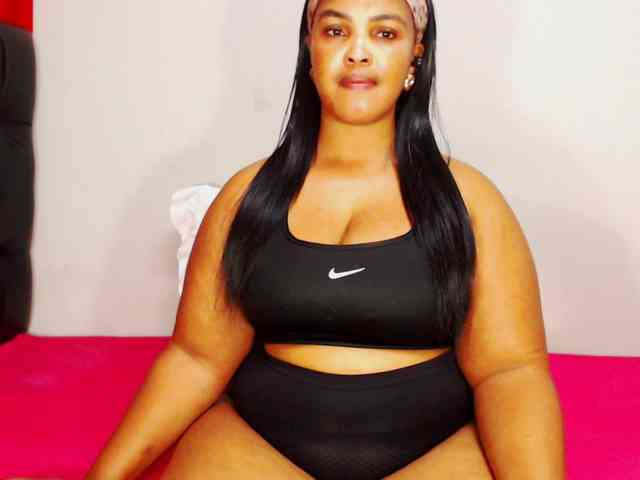 DivineBootyxxx webcam