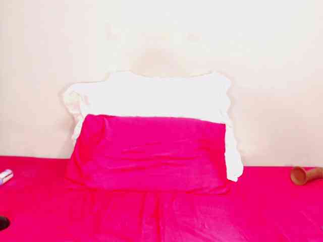 DivineBootyxxx webcam