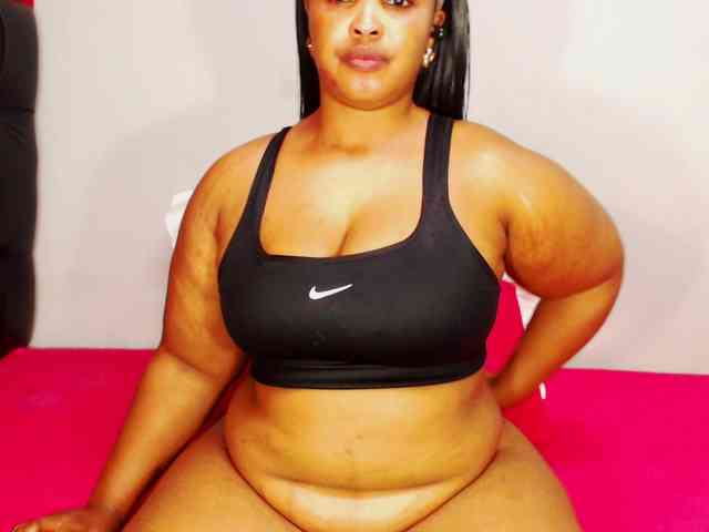 DivineBootyxxx webcam