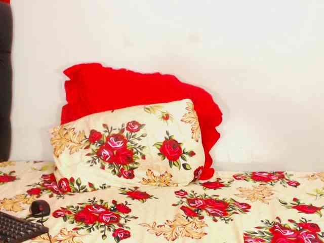 DivineBootyxxx webcam