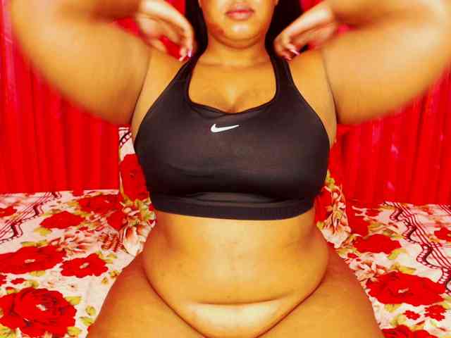 DivineBootyxxx webcam