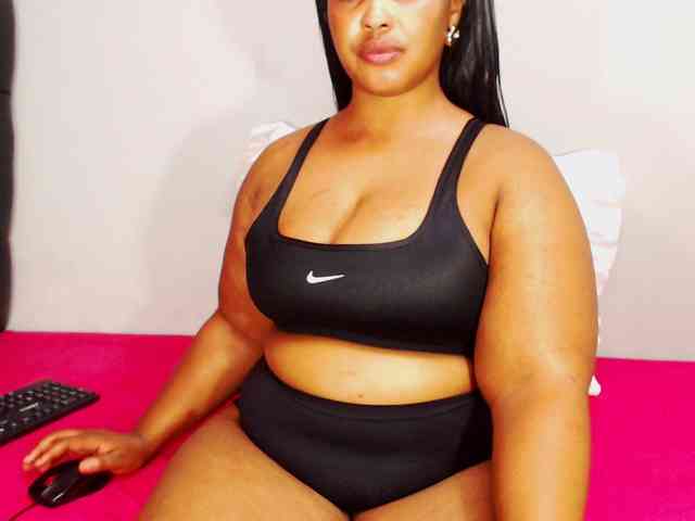 DivineBootyxxx webcam