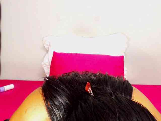 DivineBootyxxx webcam