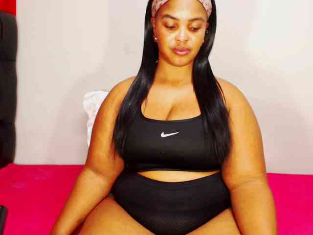 DivineBootyxxx webcam