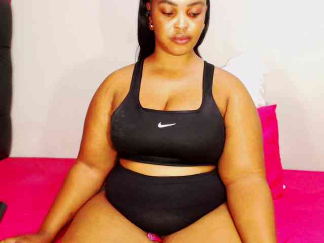 DivineBootyxxx webcam