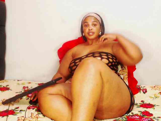 DivineBootyxxx webcam