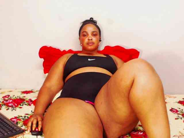 DivineBootyxxx webcam