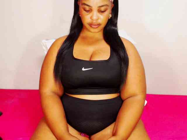 DivineBootyxxx webcam