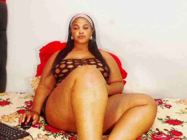 DivineBootyxxx webcam