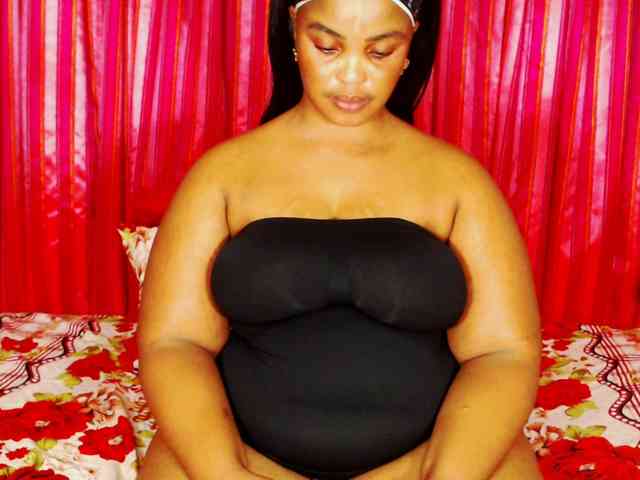 DivineBootyxxx webcam