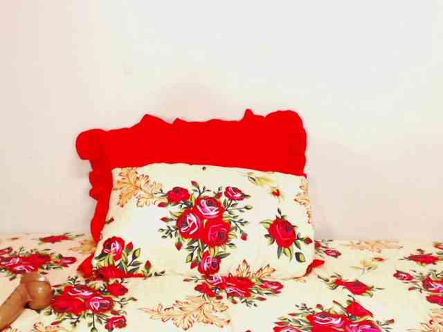 DivineBootyxxx webcam