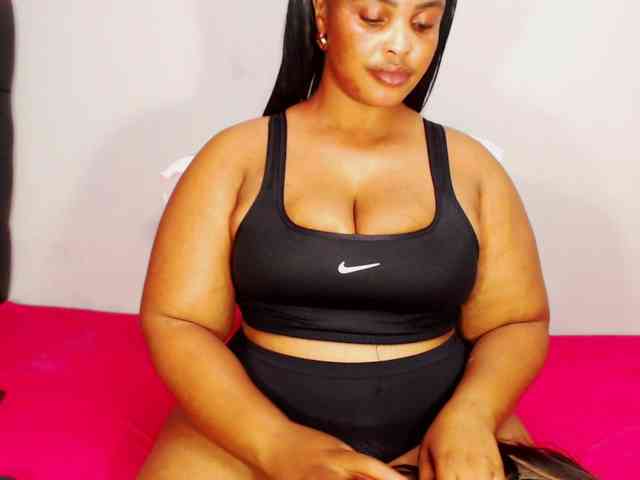 DivineBootyxxx webcam