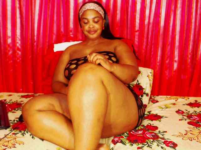 DivineBootyxxx webcam