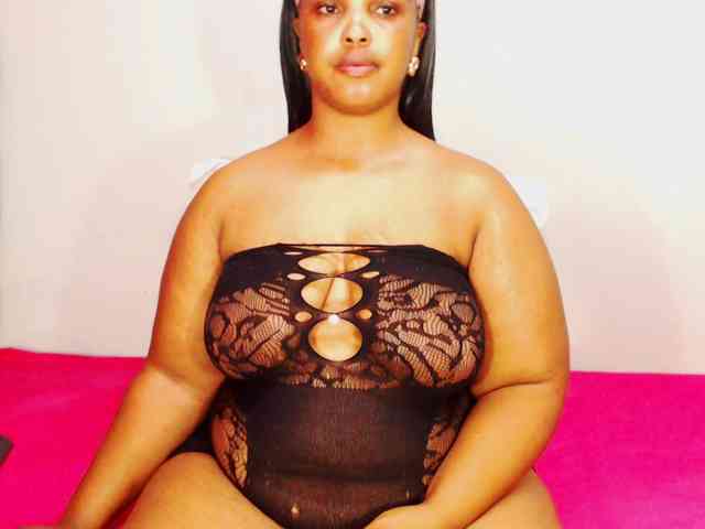 DivineBootyxxx webcam