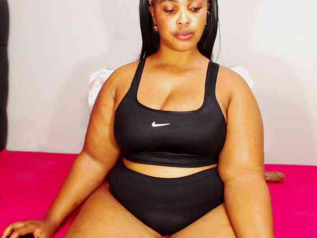 DivineBootyxxx webcam