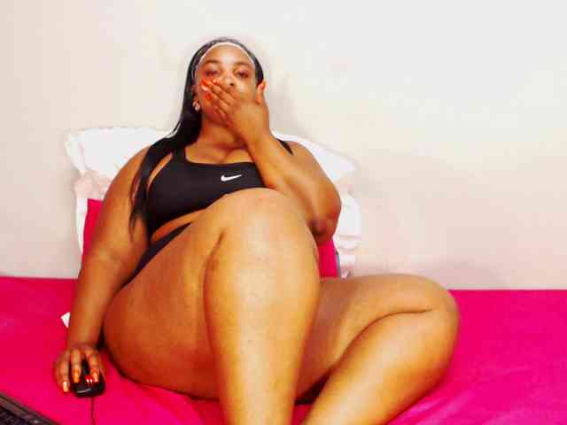 DivineBootyxxx webcam