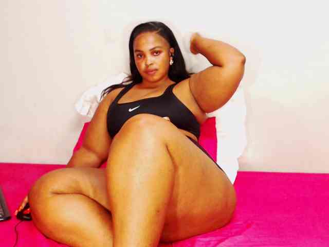 DivineBootyxxx webcam