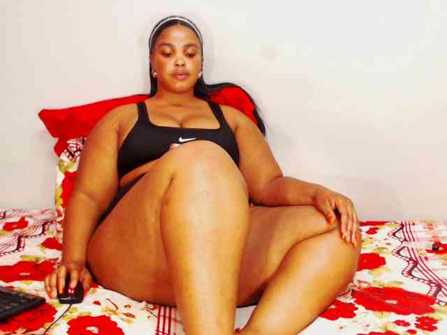 DivineBootyxxx webcam