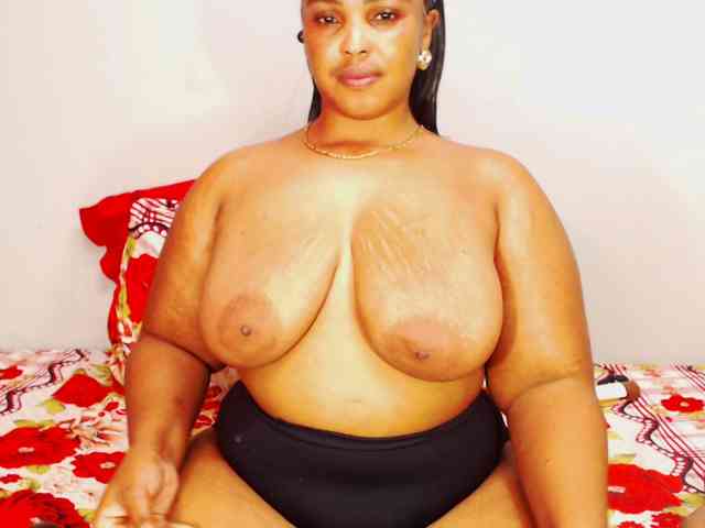 DivineBootyxxx webcam