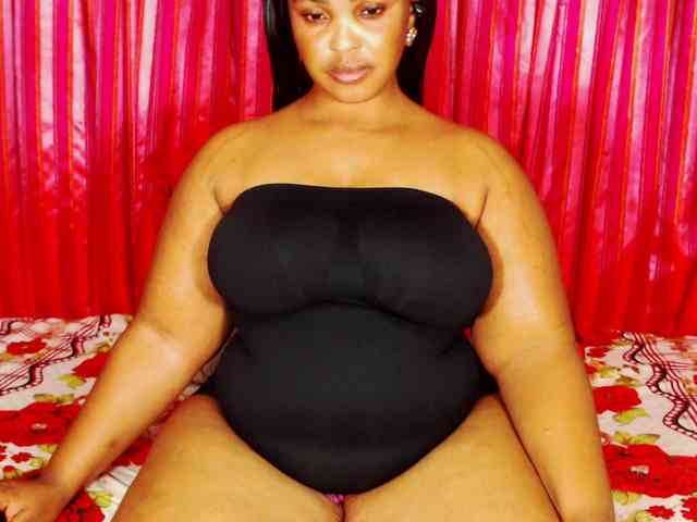 DivineBootyxxx webcam