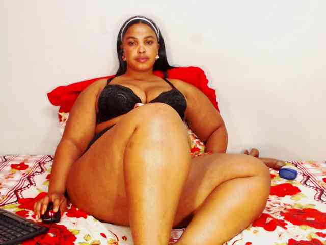 DivineBootyxxx webcam