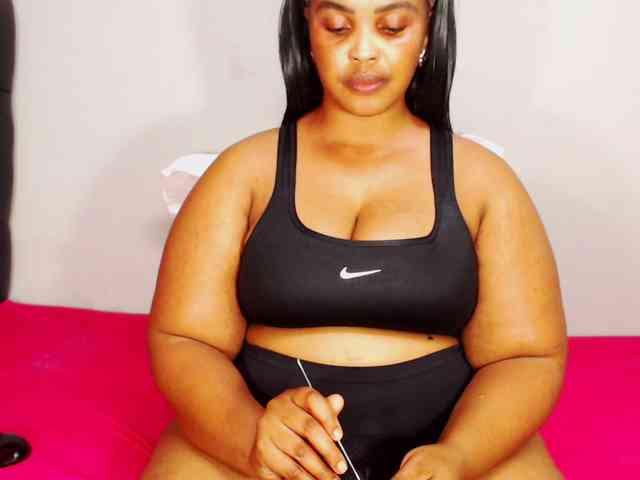 DivineBootyxxx webcam