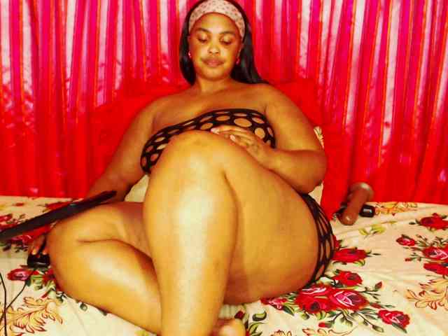 DivineBootyxxx webcam