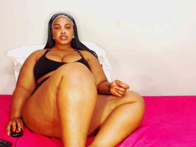 DivineBootyxxx webcam