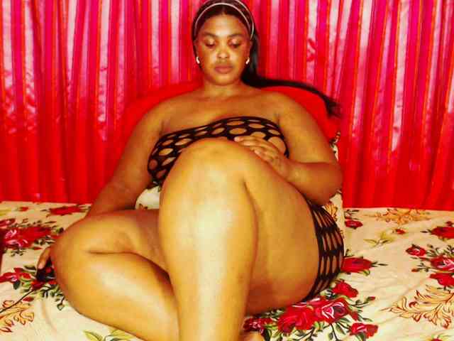 DivineBootyxxx webcam