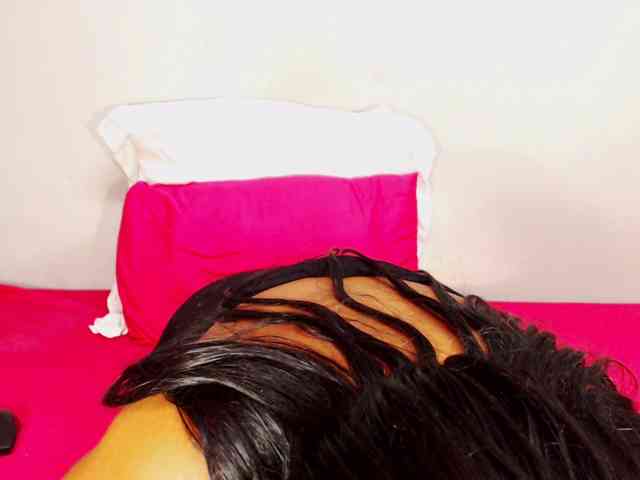 DivineBootyxxx webcam