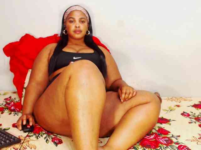 DivineBootyxxx webcam