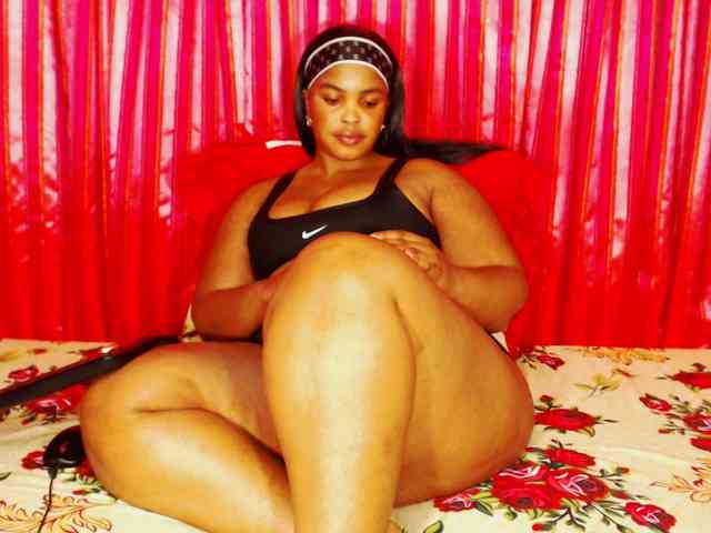 DivineBootyxxx webcam