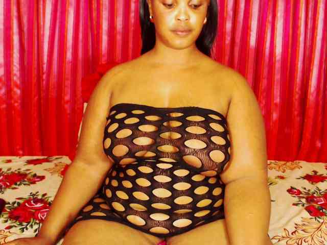 DivineBootyxxx webcam