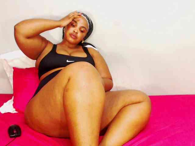 DivineBootyxxx webcam