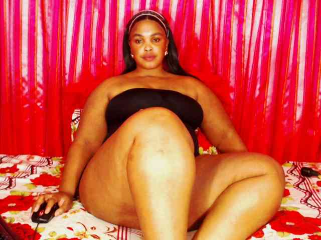 DivineBootyxxx webcam