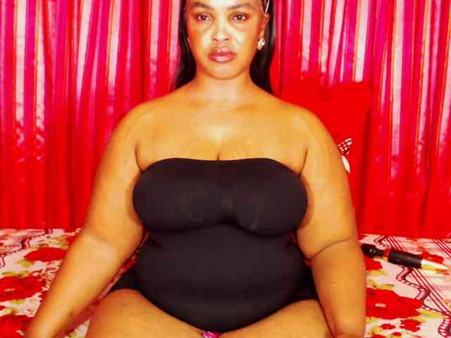 DivineBootyxxx webcam