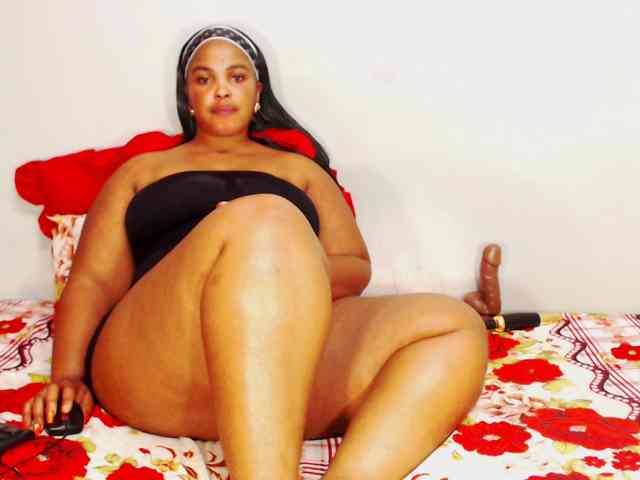 DivineBootyxxx webcam