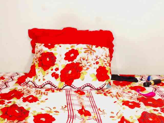 DivineBootyxxx webcam