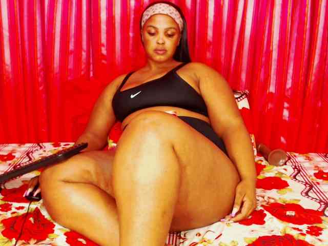 DivineBootyxxx webcam