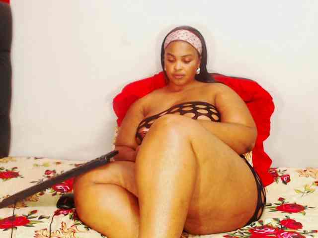 DivineBootyxxx webcam