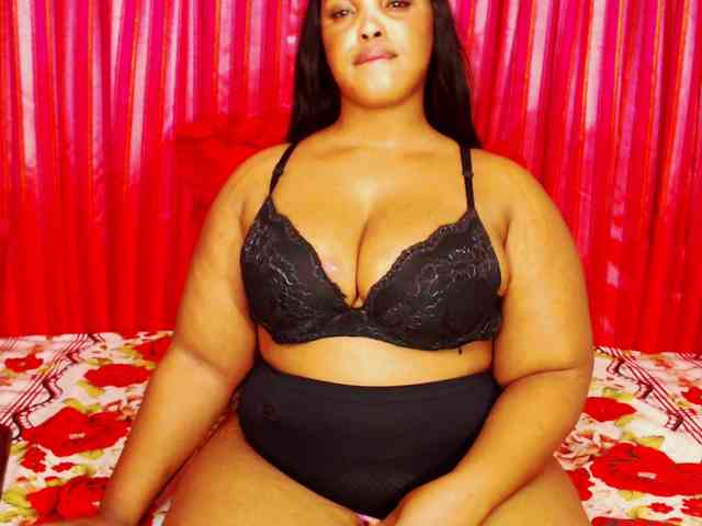 DivineBootyxxx webcam