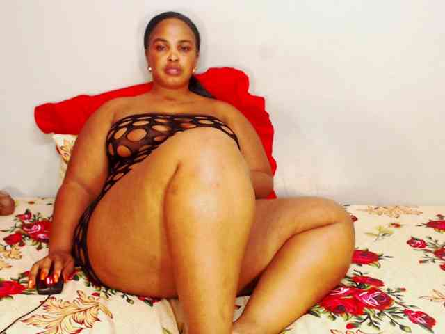 DivineBootyxxx webcam