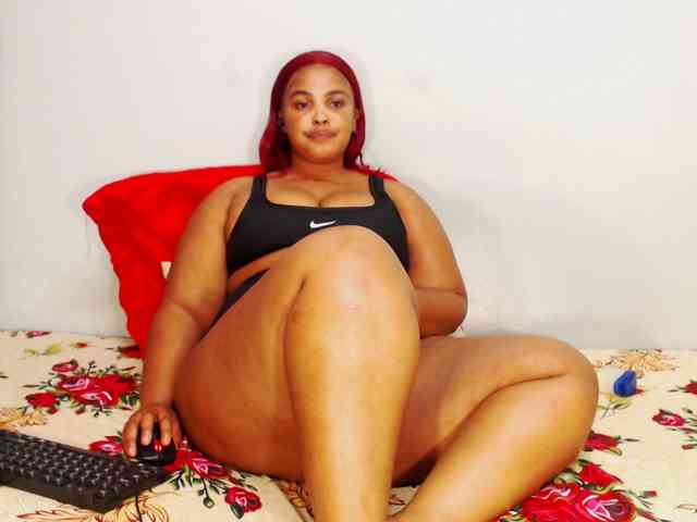 DivineBootyxxx webcam