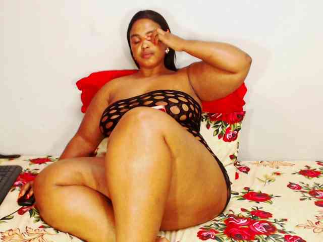 DivineBootyxxx webcam