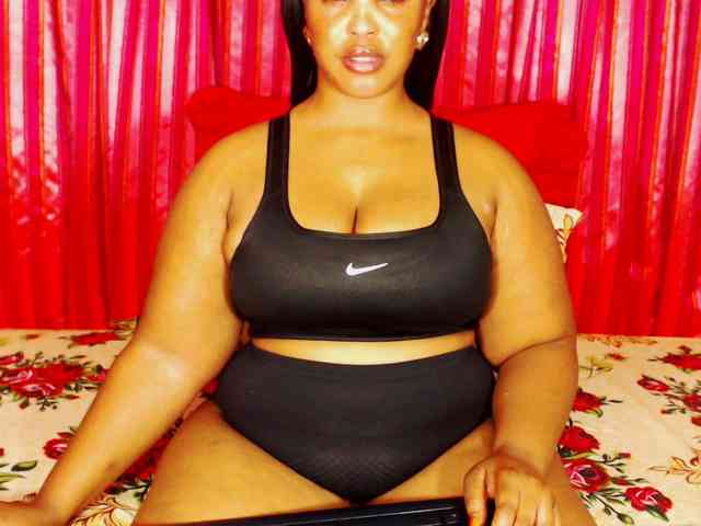 DivineBootyxxx webcam